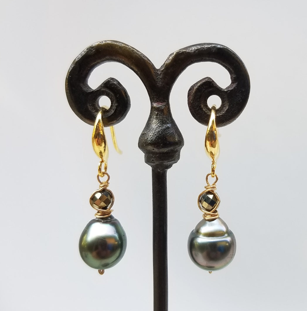 Tahitian pearl earrings in white, handcrafted by Antiqua Jewelry