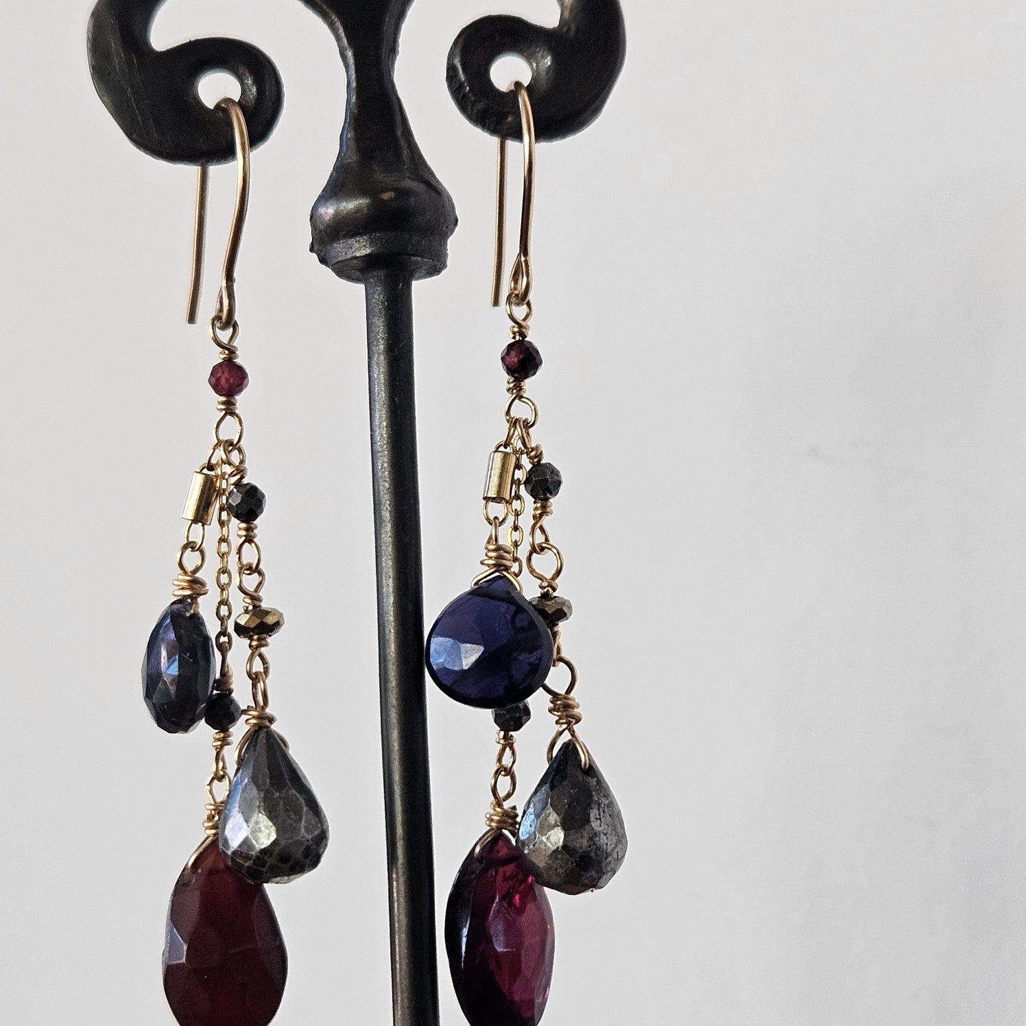 Garnet party earrings in gold and gold, handcrafted by Antiqua Jewelry