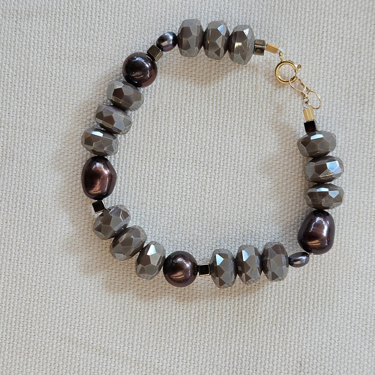 Dark brown Pearls bracelet, handcrafted by Antiqua Jewelry