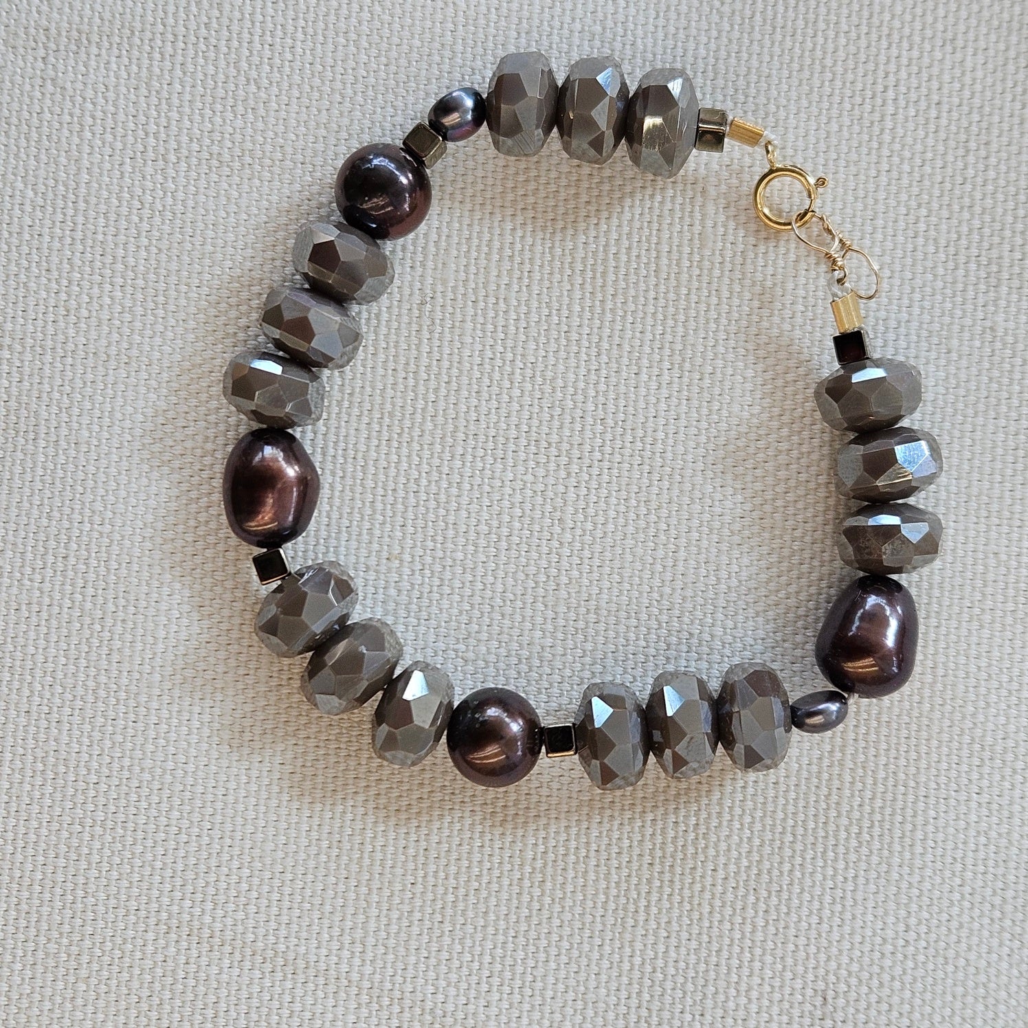 Dark brown Pearls bracelet, handcrafted by Antiqua Jewelry