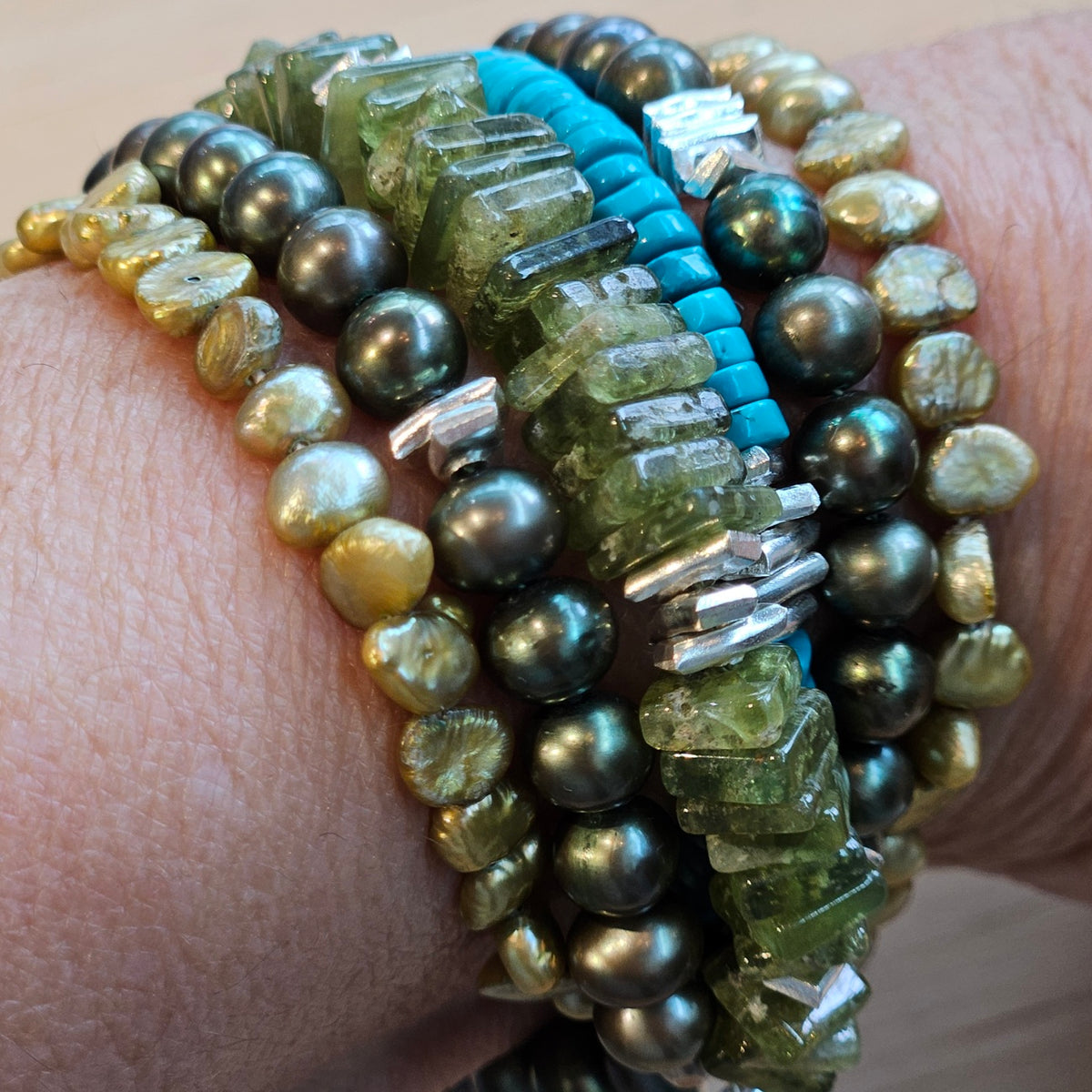 6 strands bracelet in green and silver, handcrafted by Antiqua Jewelry