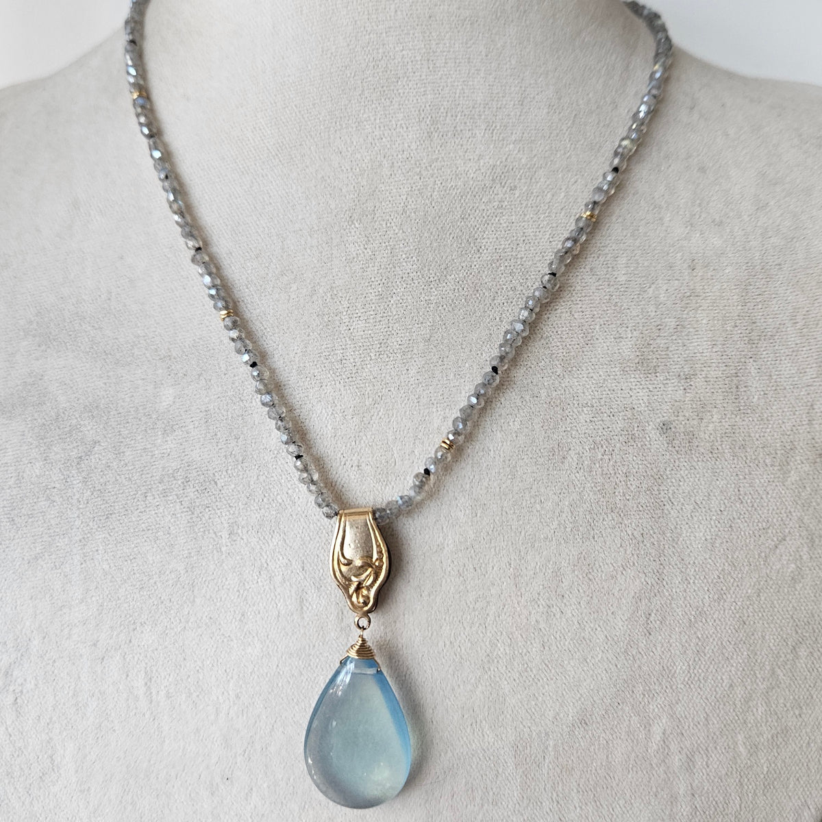 Precious Aquamarine necklace in blue and gold-plated, handcrafted by Antiqua Jewelry