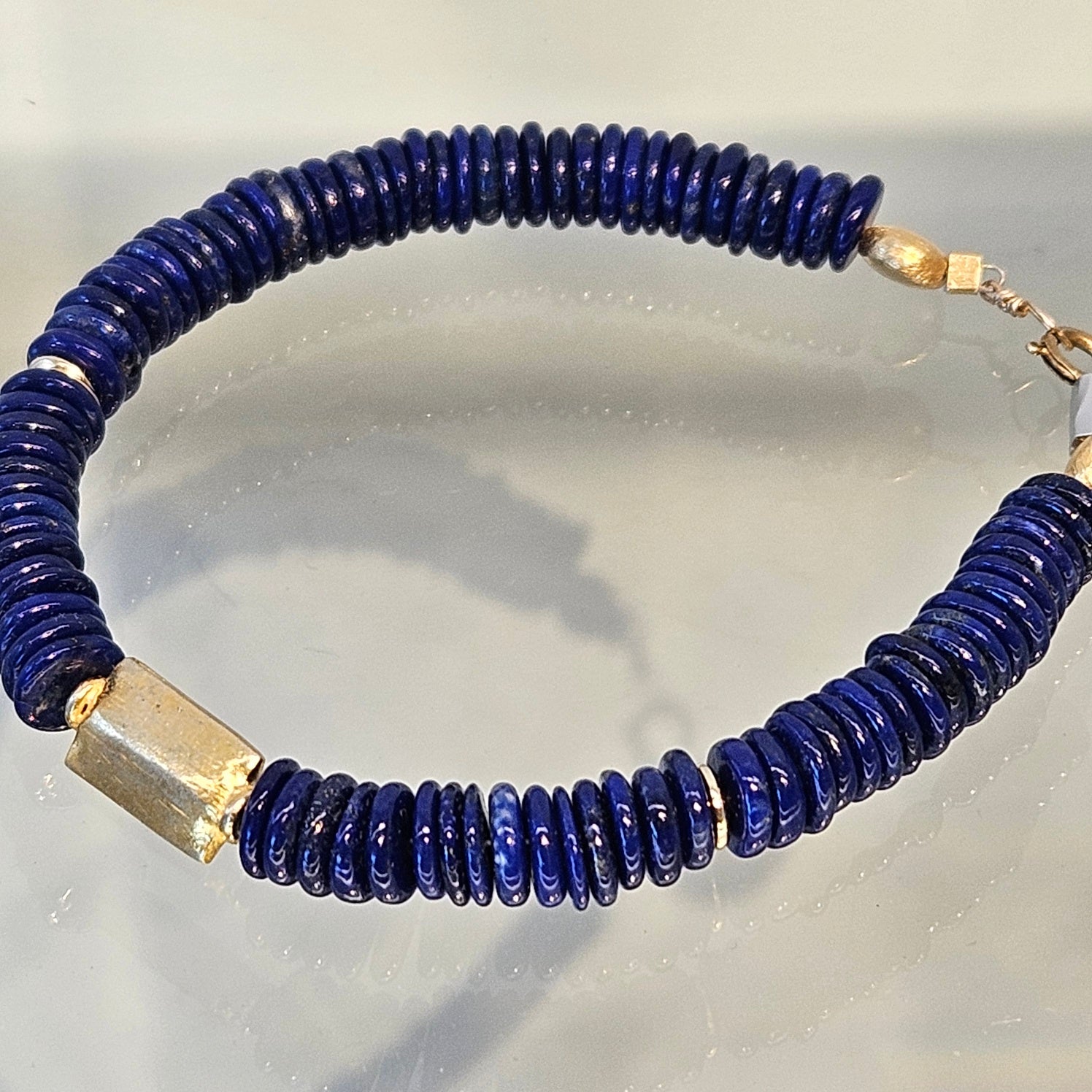 Shiny Lapis bracelet in blue and gold-plated, handcrafted by Antiqua Jewelry