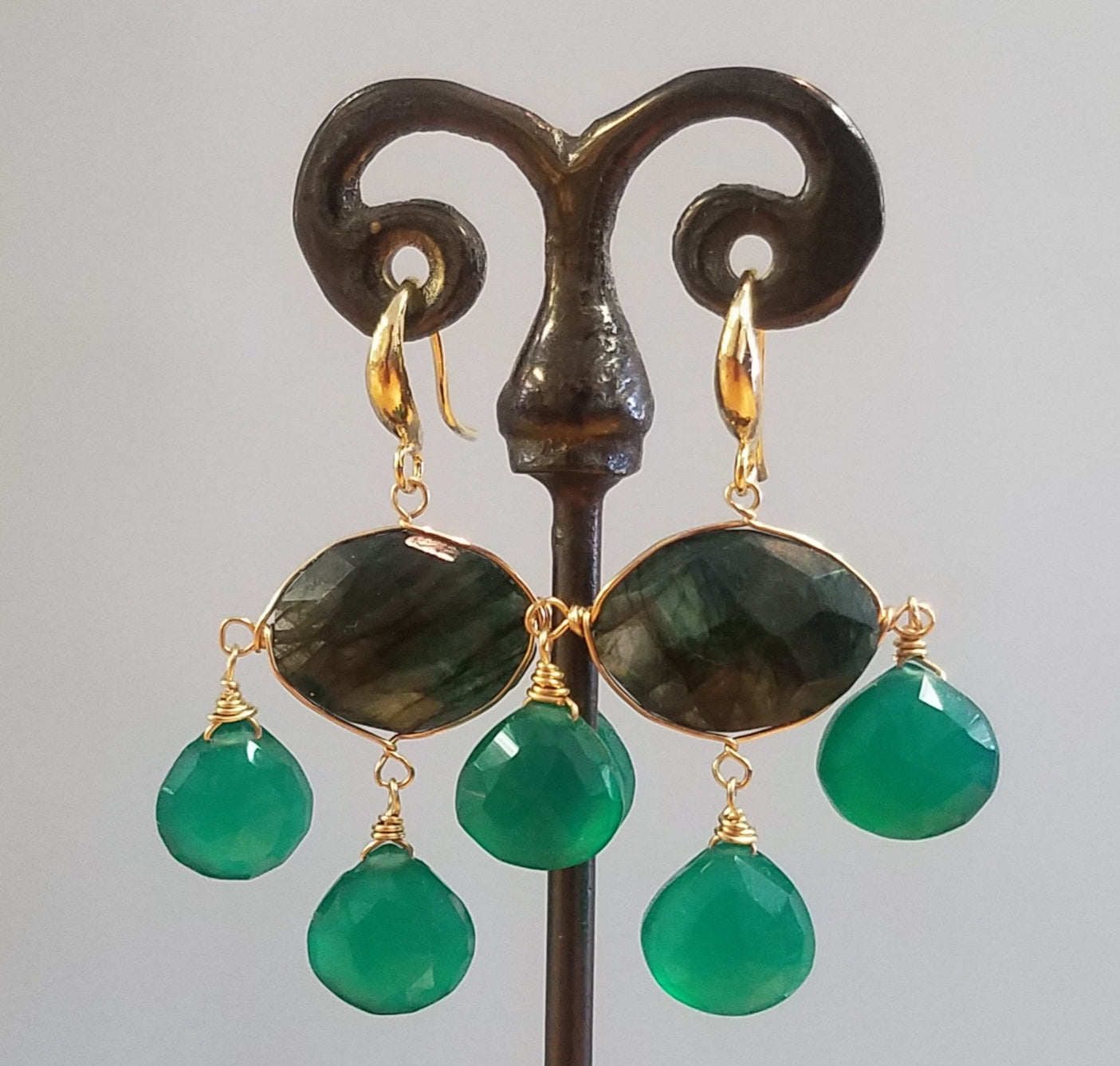 Royal earrings with Green Onyx, handcrafted by Antiqua Jewelry