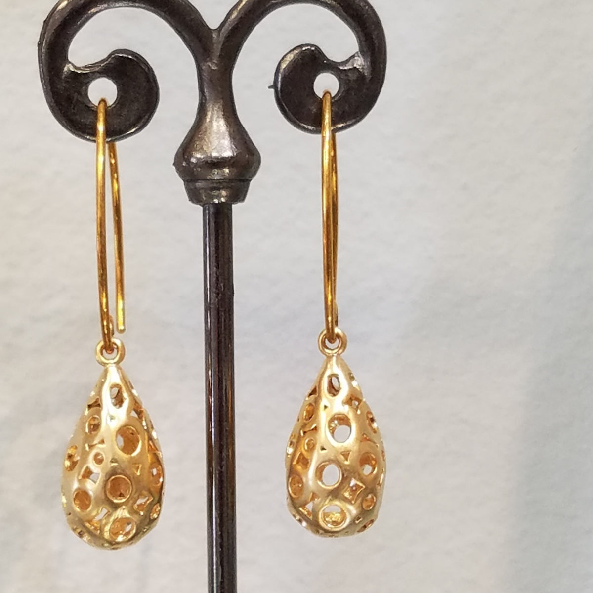 Contemporary gold drop earrings, handcrafted by Antiqua Jewelry