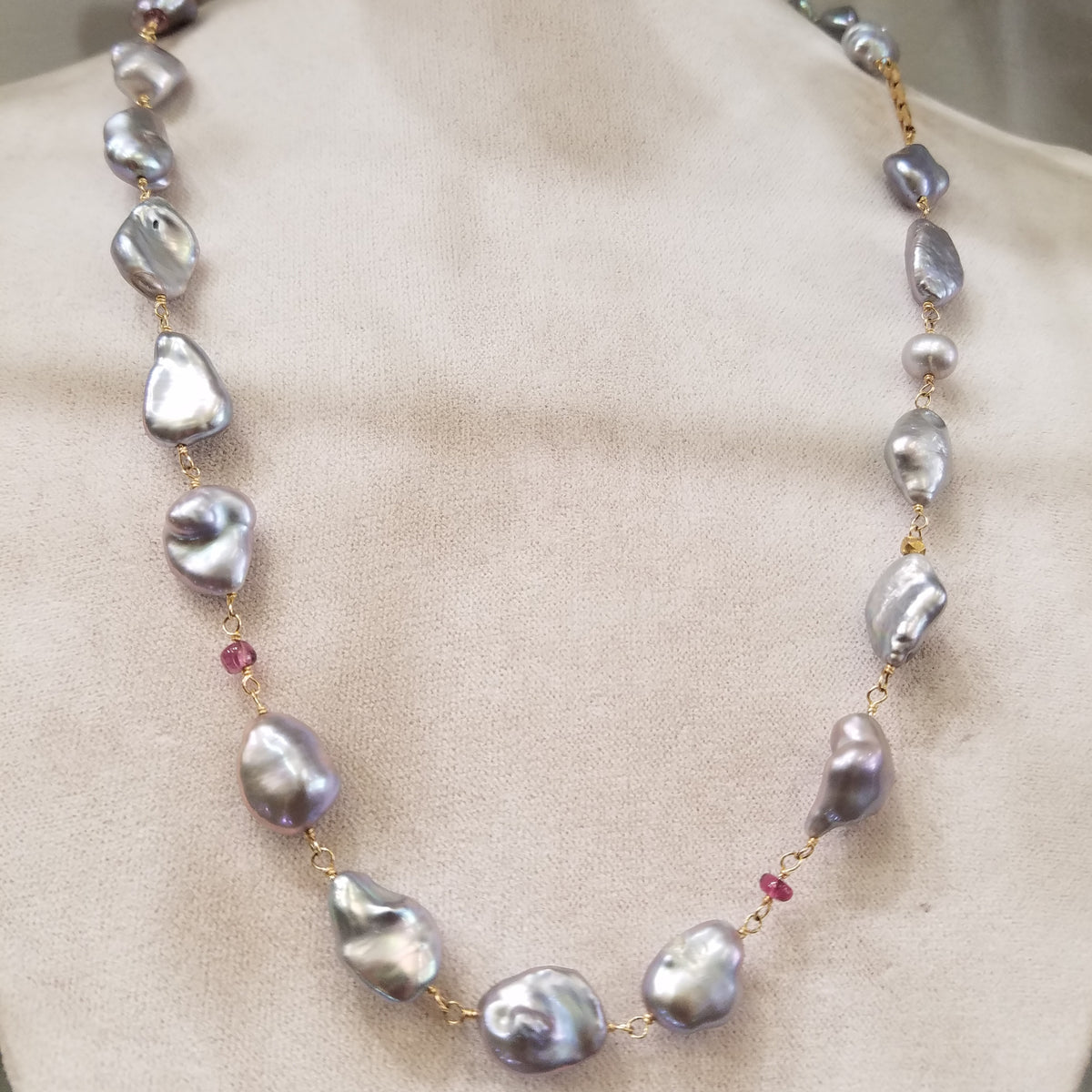 Baroque Pearls necklace in white, handcrafted by Antiqua Jewelry