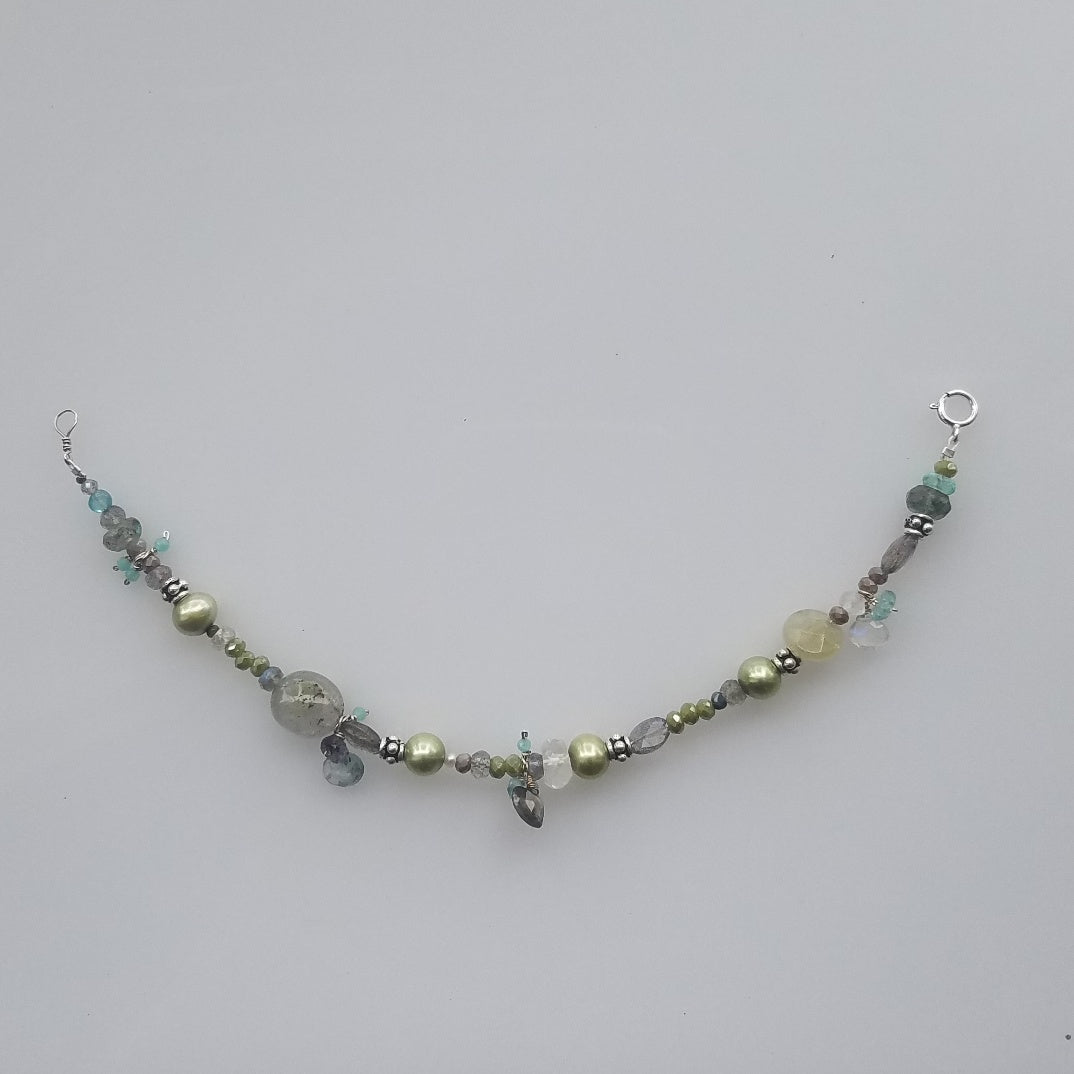 Summer green bracelet, handcrafted by Antiqua Jewelry