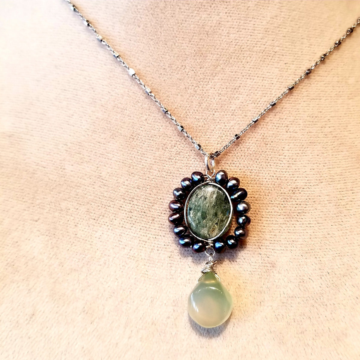 Pearls green Kyanite and Calcedney necklace, handcrafted by Antiqua Jewelry